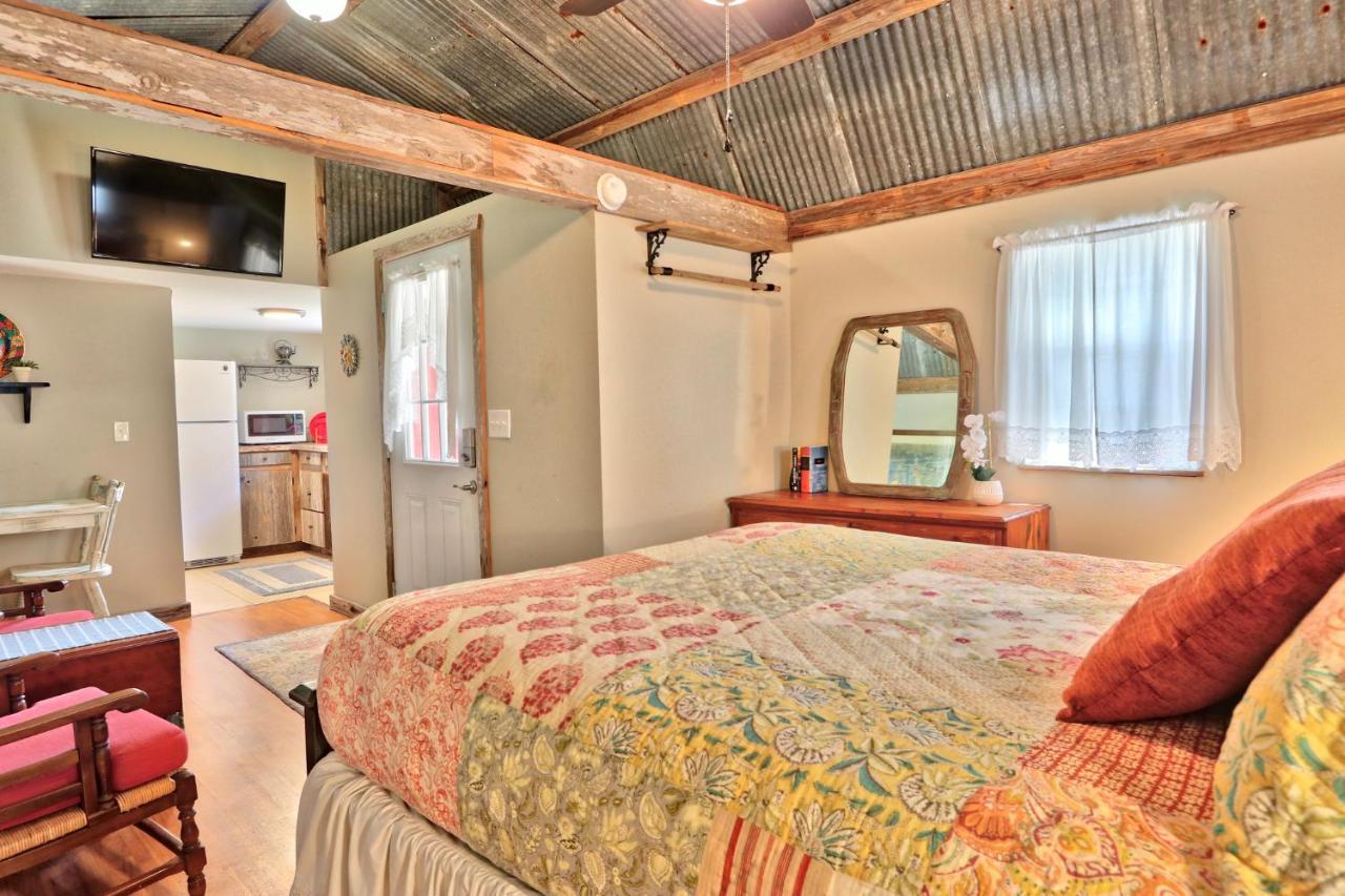 Sunflower Ridge Bungalow Wimberley Esterno foto